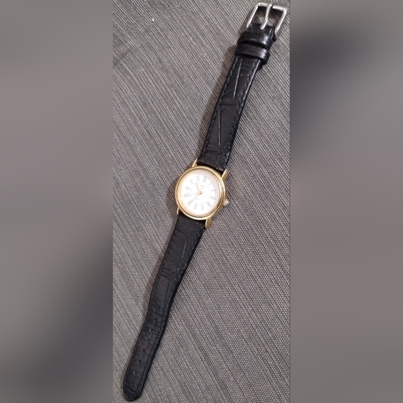 Vintage 1990 GUESS Watch, Black Leather Band, Runs & Keeps Time - New Battery - Picture 12 of 16